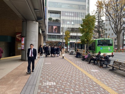 恵比寿みかレディースクリニックまでの道順：アトレにぶつかったら右折