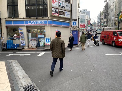 恵比寿みかレディースクリニックまでの道順：ローソンのある通りを直進